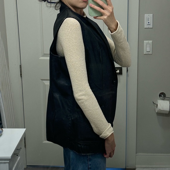 [SOLD] Vintage black leather vest jacket - Picture 4 of 10